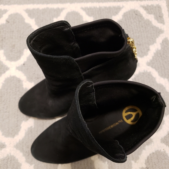 Browns Wishbone Black Suede Bootie, Platform with Gold Detail Size 8 - Picture 7 of 11